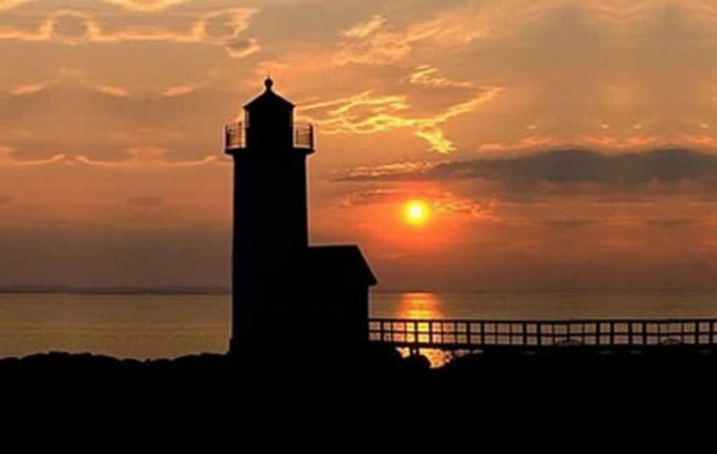 3 Reasons You Need to Take the Burnt Island Lighthouse Tour Newagen